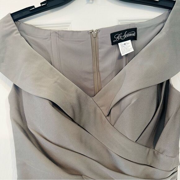 LA FEMME
Ruched Long Jersey Dress - Picture 6 of 8